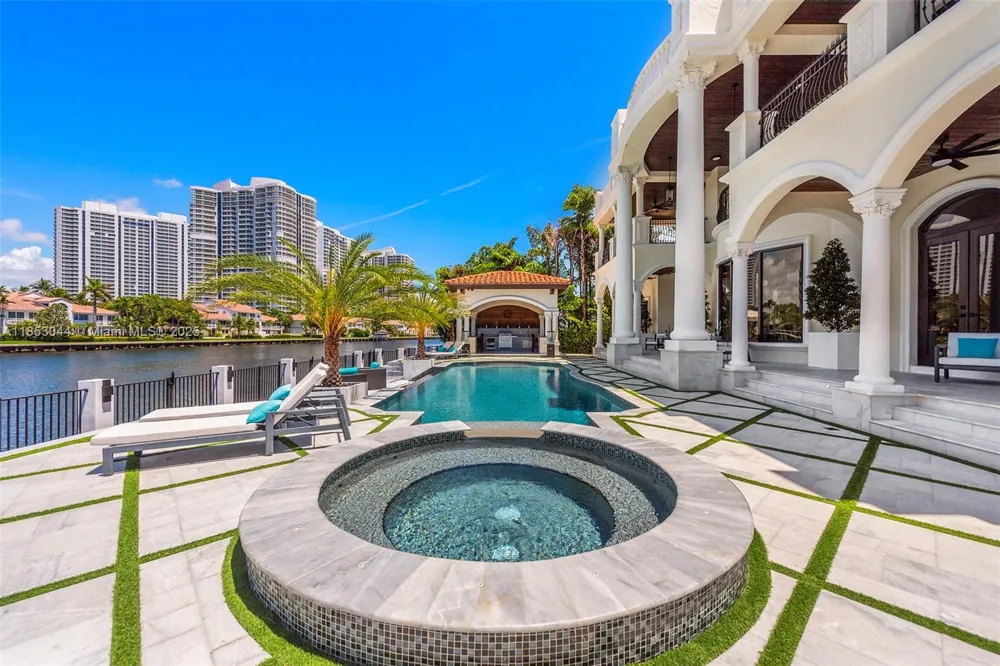 498 Parkway Pkwy #498 Golden Beach, FL 33160