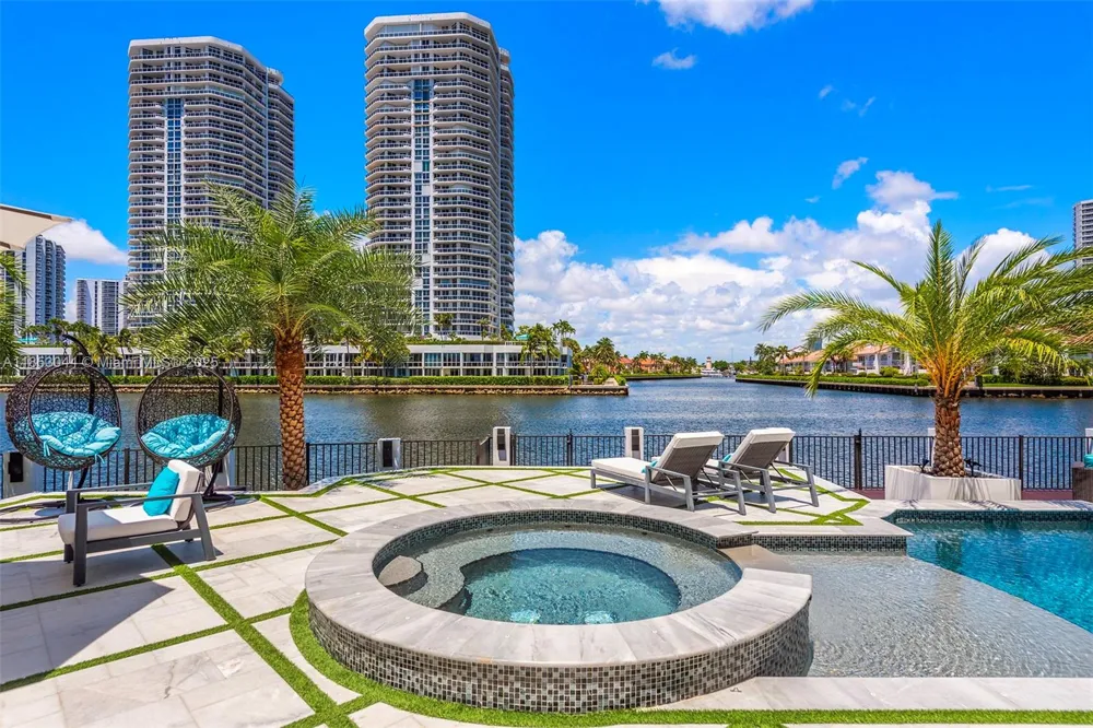 498 Parkway Pkwy #498 Golden Beach, FL 33160