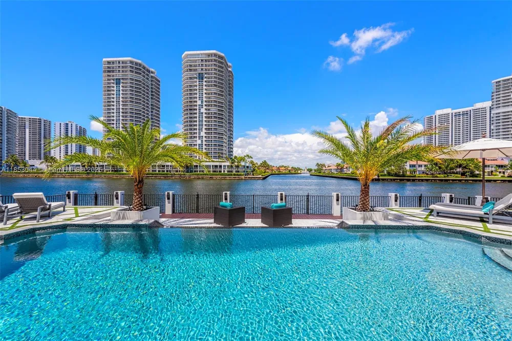 498 Parkway Pkwy #498 Golden Beach, FL 33160