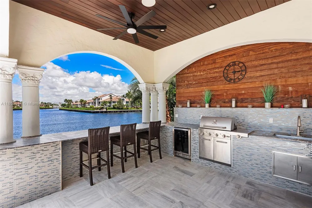 498 Parkway Pkwy #498 Golden Beach, FL 33160