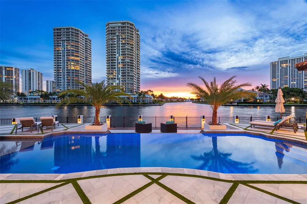 498 Parkway Pkwy #498 Golden Beach, FL 33160