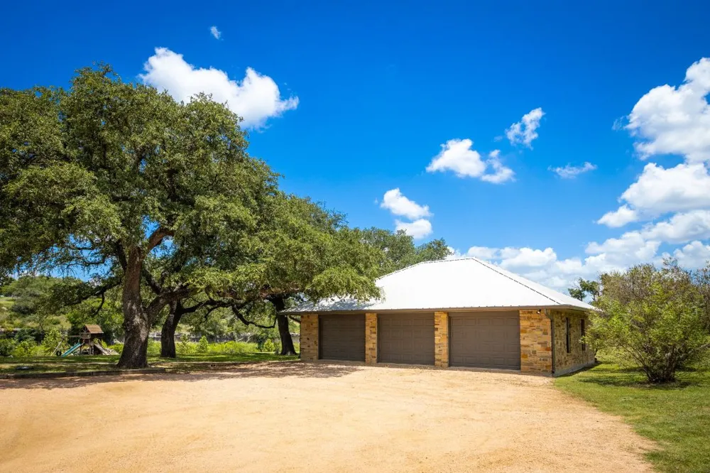 871 Chimney Valley Road Blanco, TX 78606
