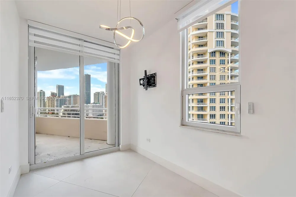 848 Brickell Key Dr #1906 Miami, FL 33131