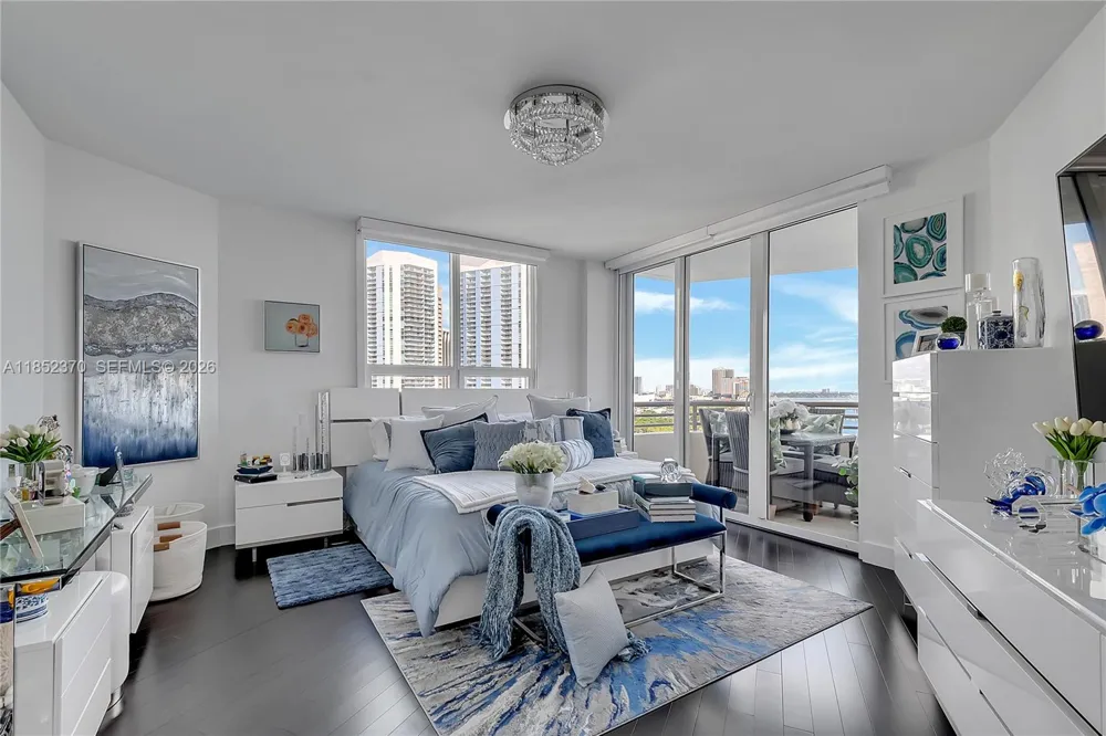 848 Brickell Key Dr #1906 Miami, FL 33131