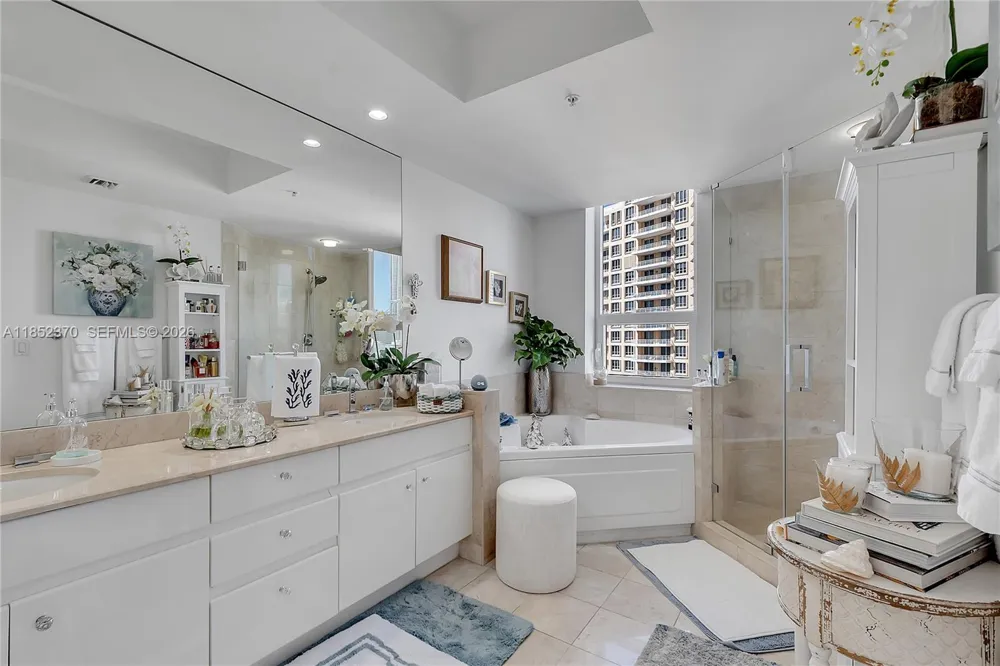 848 Brickell Key Dr #1906 Miami, FL 33131