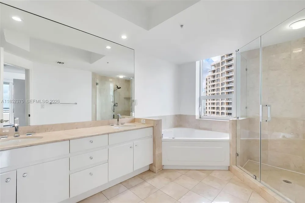 848 Brickell Key Dr #1906 Miami, FL 33131