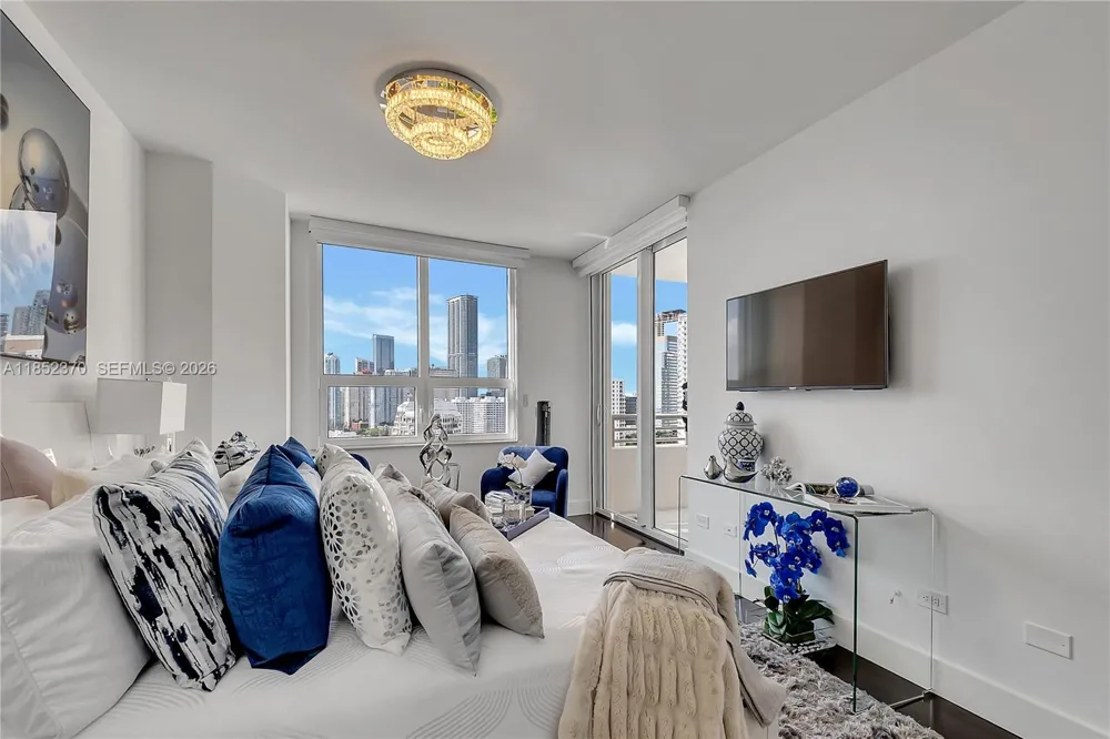 848 Brickell Key Dr #1906 Miami, FL 33131