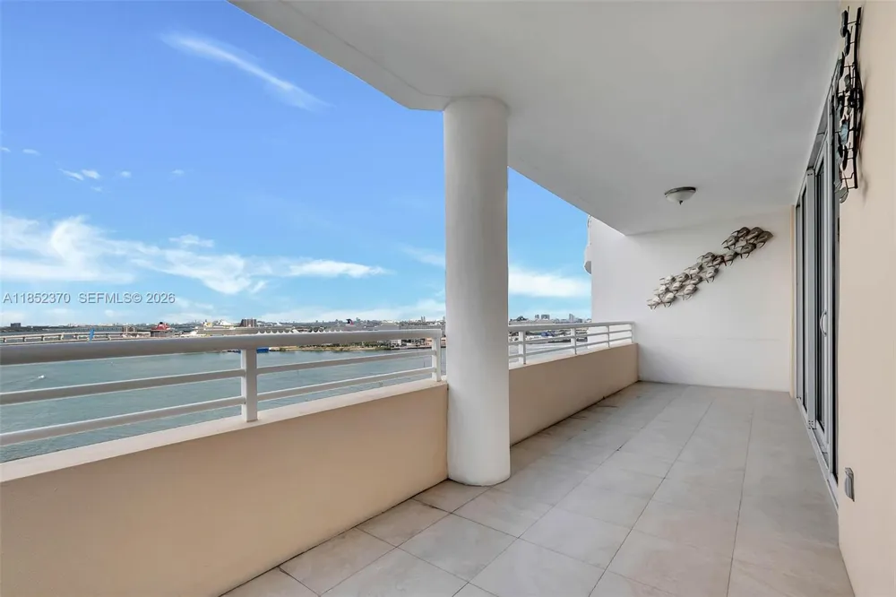 848 Brickell Key Dr #1906 Miami, FL 33131