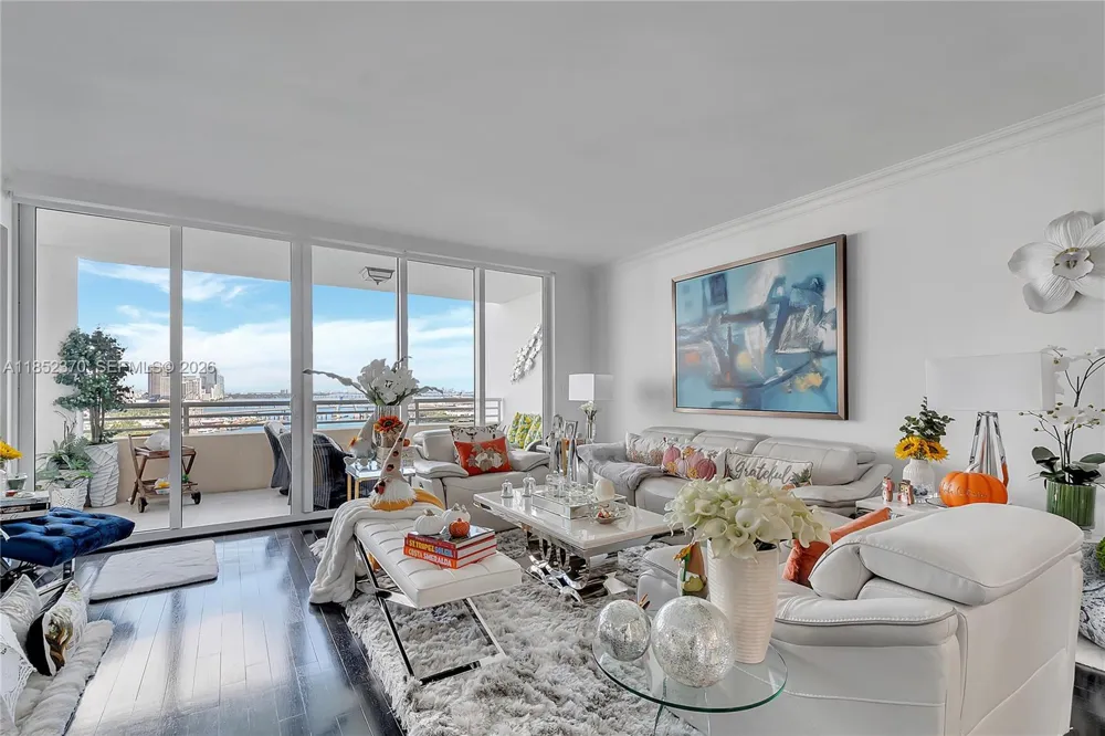 848 Brickell Key Dr #1906 Miami, FL 33131