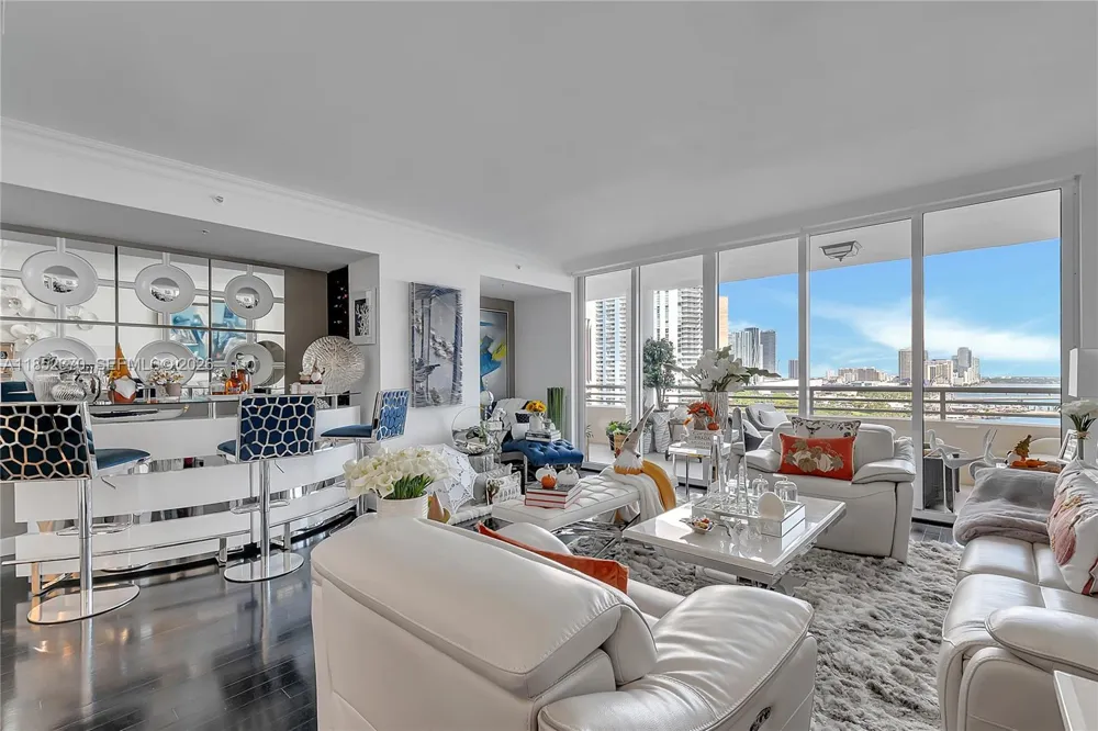 848 Brickell Key Dr #1906 Miami, FL 33131