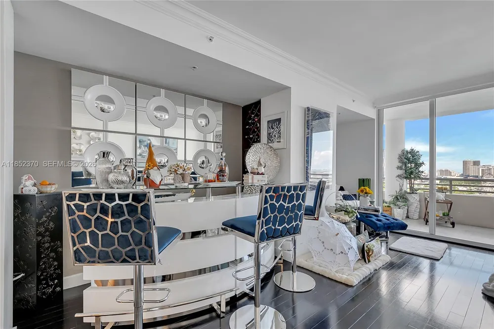 848 Brickell Key Dr #1906 Miami, FL 33131