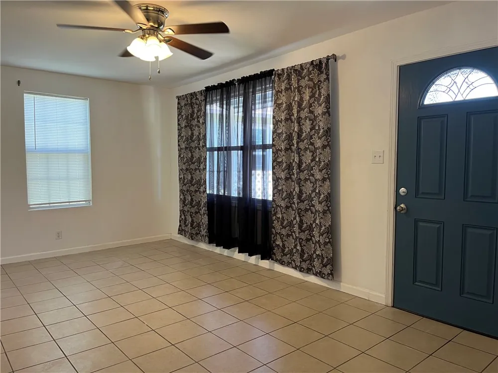 629 Lopez Street Taft, TX 78390