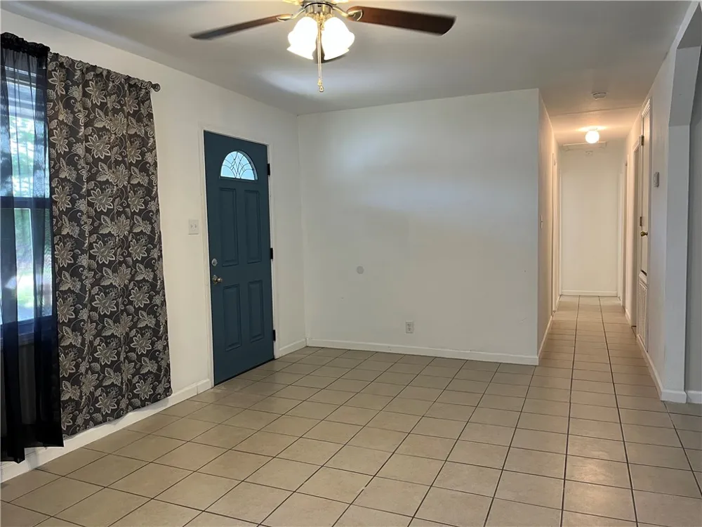 629 Lopez Street Taft, TX 78390