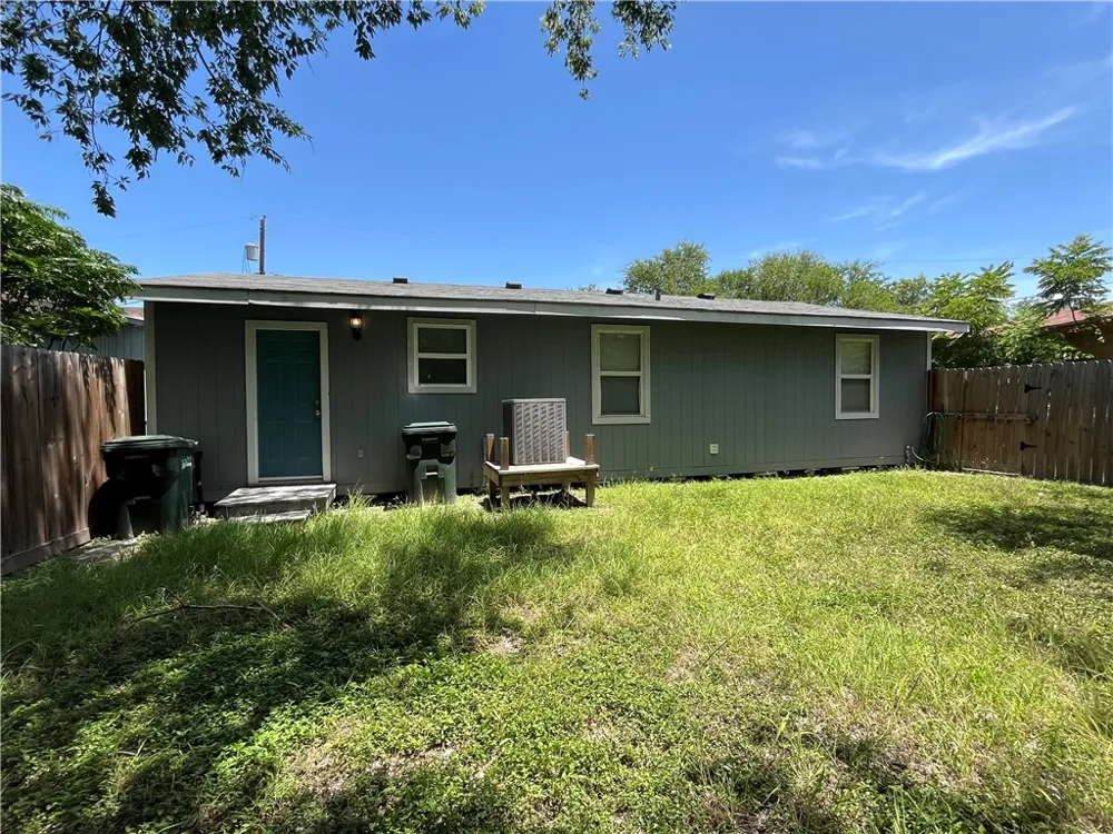 629 Lopez Street Taft, TX 78390
