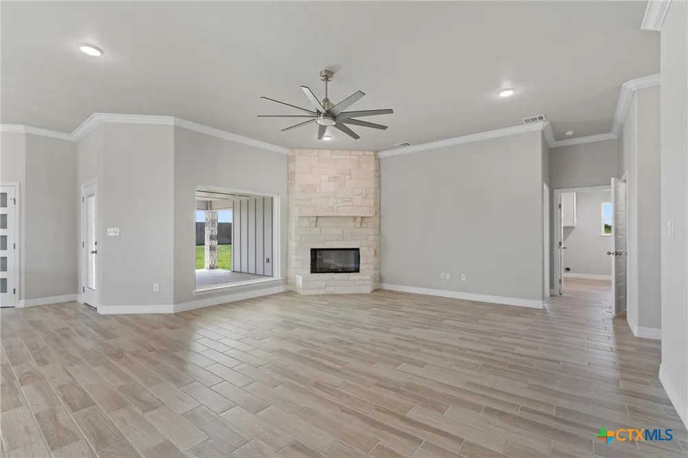 1313 Red Rock Road Hewitt, TX 76643