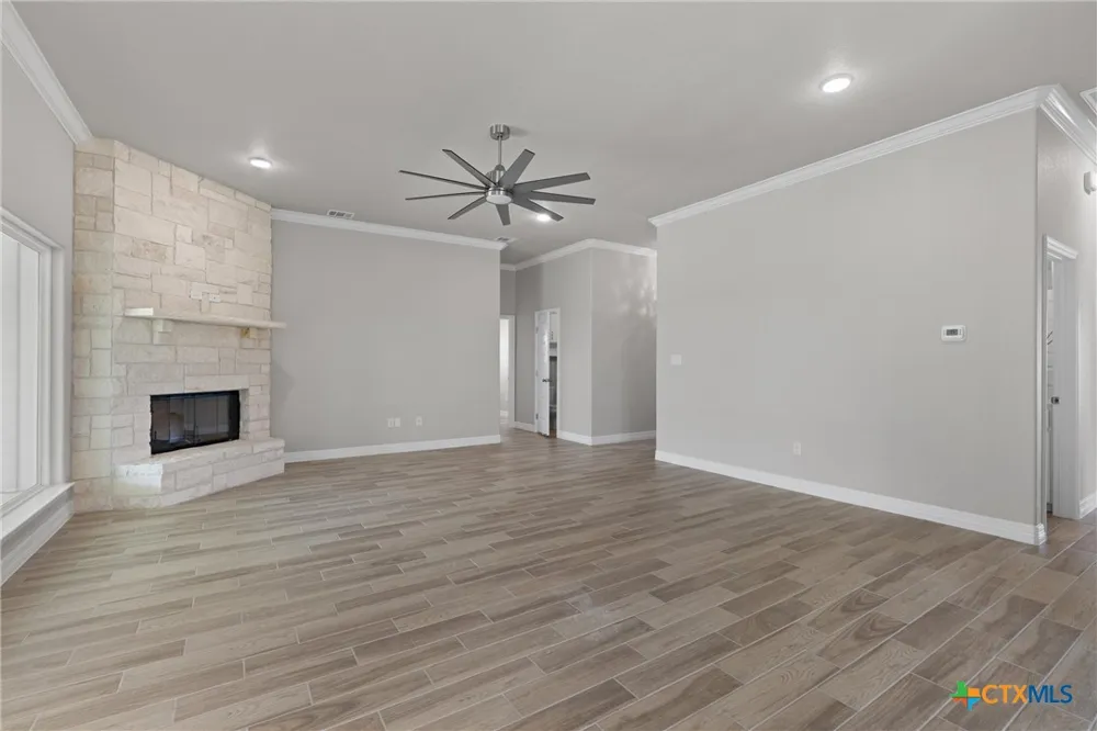1313 Red Rock Road Hewitt, TX 76643