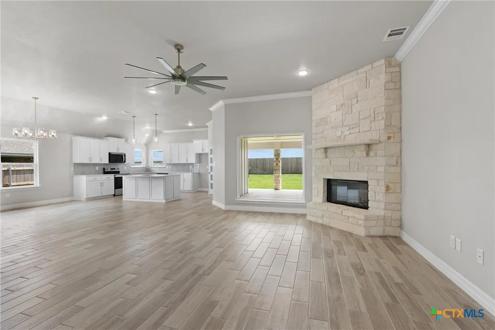 1313 Red Rock Road Hewitt, TX 76643