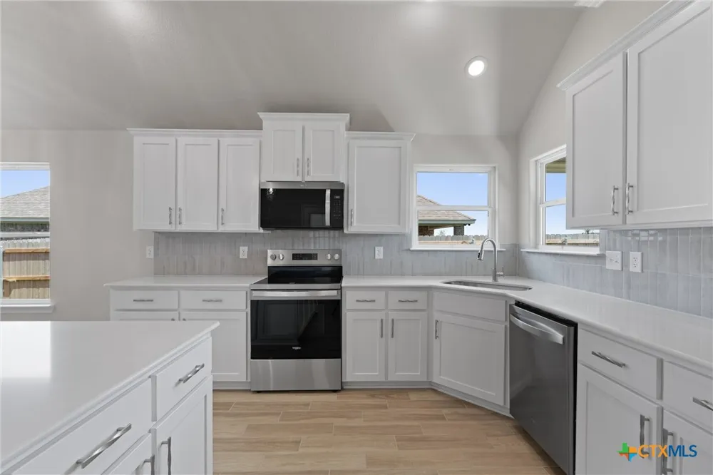 1313 Red Rock Road Hewitt, TX 76643