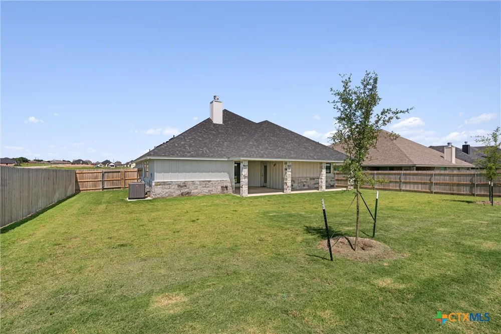 1313 Red Rock Road Hewitt, TX 76643