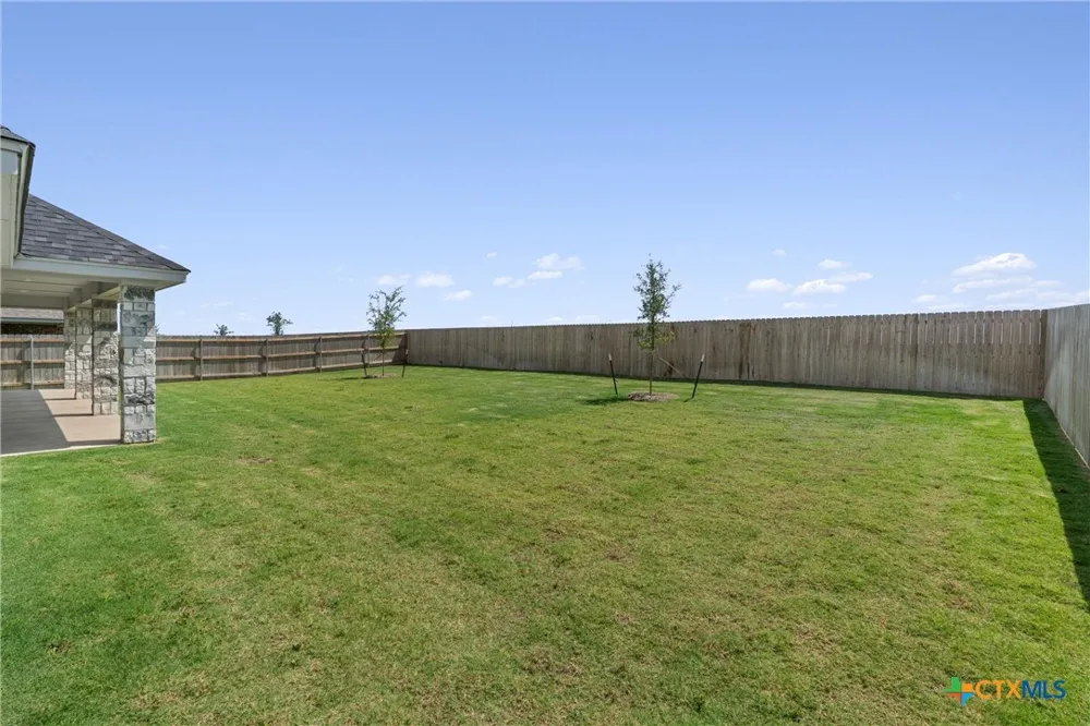 1313 Red Rock Road Hewitt, TX 76643