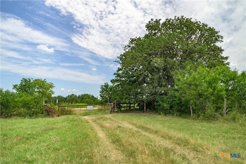 6144 Fm-2237 Flatonia, TX 78941