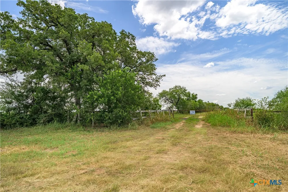 6144 Fm-2237 Flatonia, TX 78941
