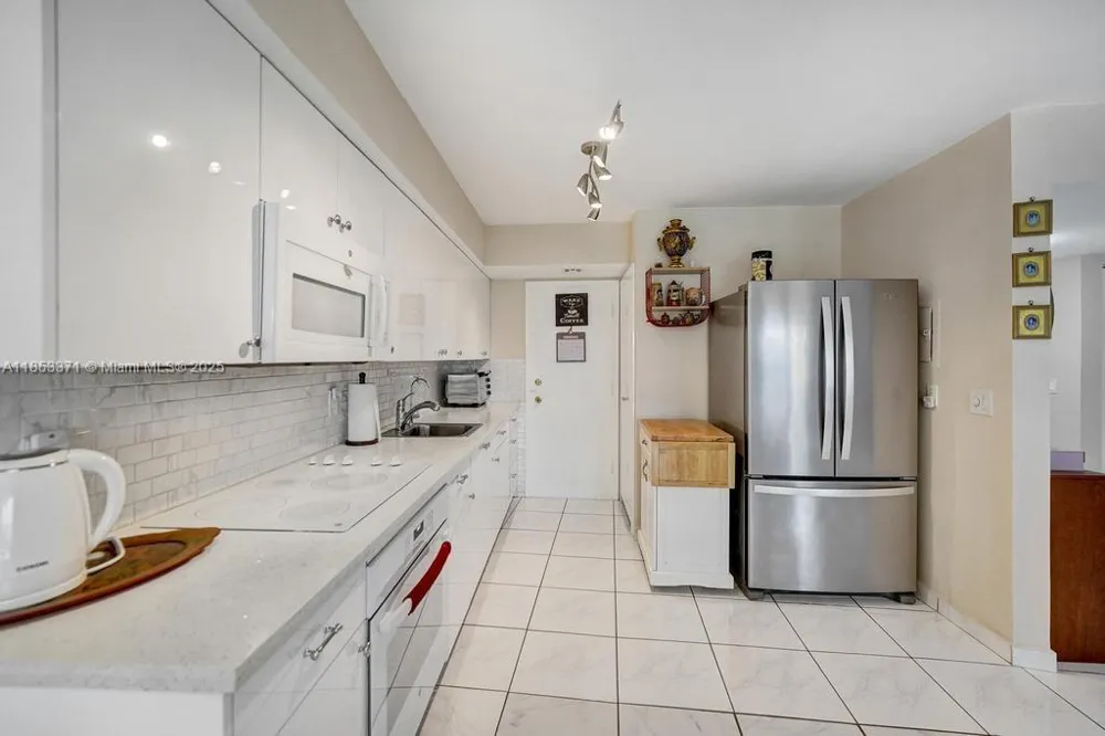 200 Diplomat Pkwy #423 Hallandale Beach, FL 33009