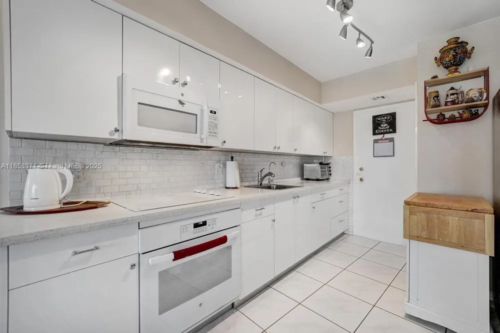200 Diplomat Pkwy #423 Hallandale Beach, FL 33009