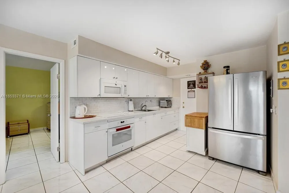 200 Diplomat Pkwy #423 Hallandale Beach, FL 33009