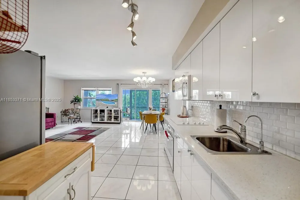 200 Diplomat Pkwy #423 Hallandale Beach, FL 33009