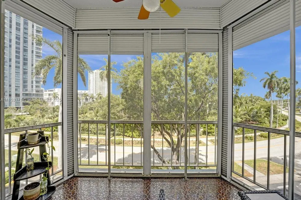 200 Diplomat Pkwy #423 Hallandale Beach, FL 33009