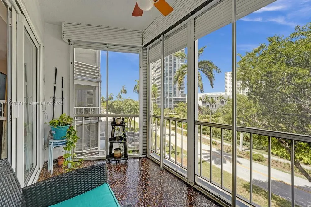 200 Diplomat Pkwy #423 Hallandale Beach, FL 33009