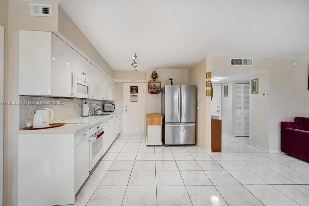 200 Diplomat Pkwy #423 Hallandale Beach, FL 33009