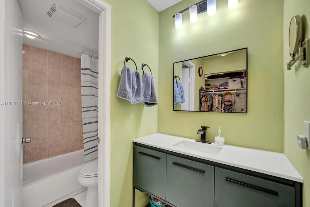 200 Diplomat Pkwy #423 Hallandale Beach, FL 33009
