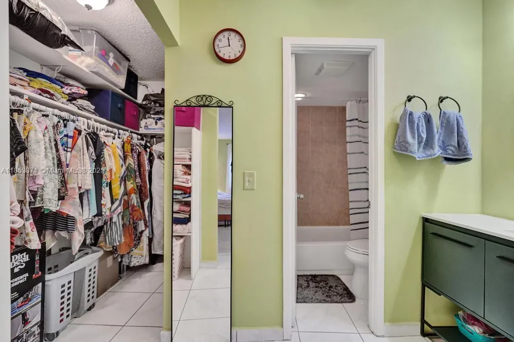 200 Diplomat Pkwy #423 Hallandale Beach, FL 33009