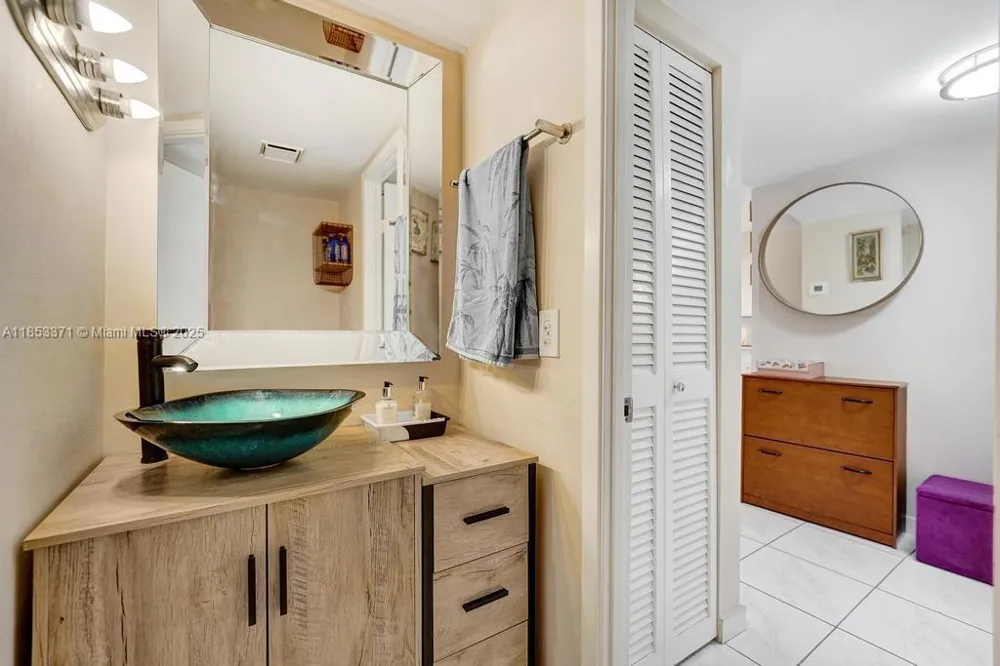 200 Diplomat Pkwy #423 Hallandale Beach, FL 33009