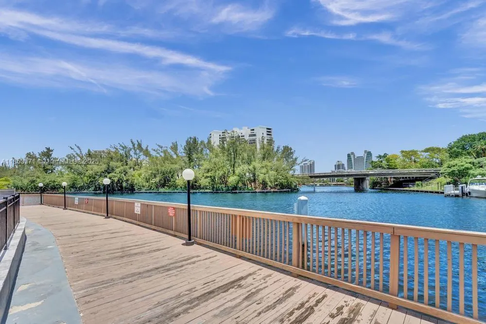 200 Diplomat Pkwy #423 Hallandale Beach, FL 33009