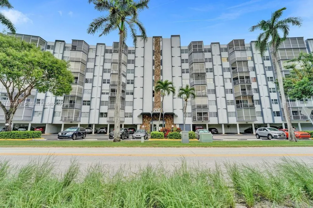 200 Diplomat Pkwy #423 Hallandale Beach, FL 33009