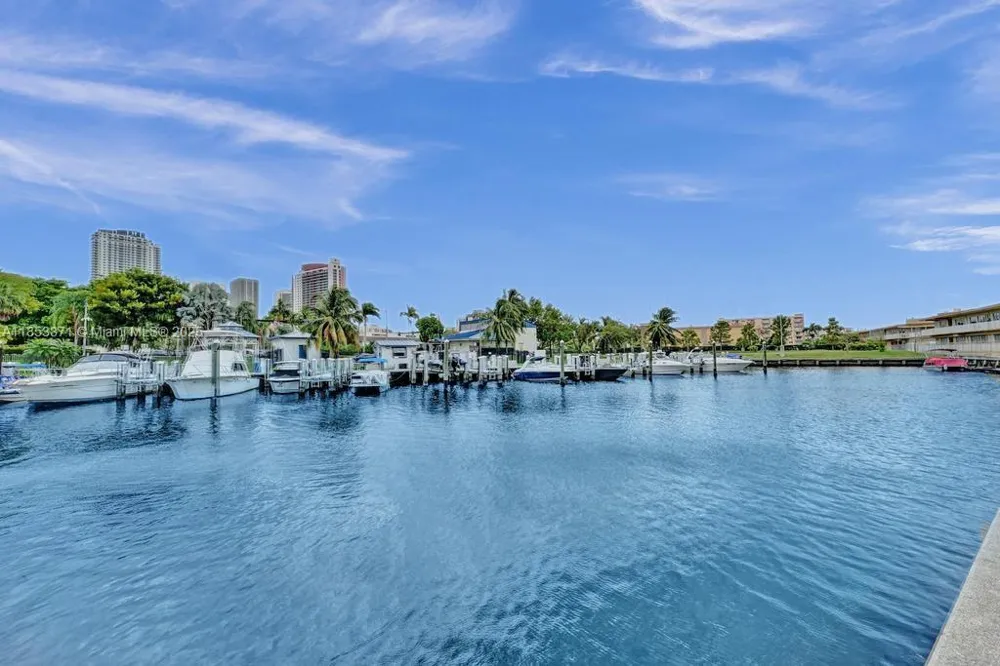 200 Diplomat Pkwy #423 Hallandale Beach, FL 33009