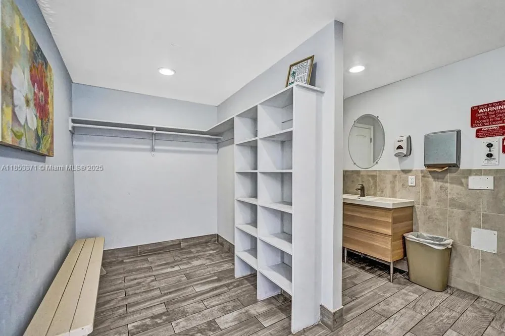 200 Diplomat Pkwy #423 Hallandale Beach, FL 33009