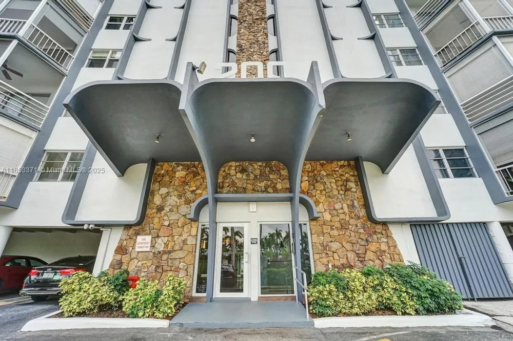 200 Diplomat Pkwy #423 Hallandale Beach, FL 33009