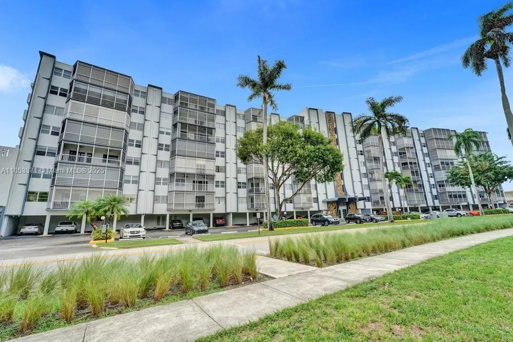 200 Diplomat Pkwy #423 Hallandale Beach, FL 33009