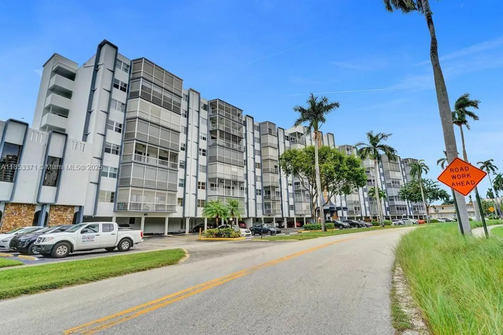 200 Diplomat Pkwy #423 Hallandale Beach, FL 33009