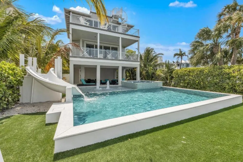 112 11TH STREET S Bradenton Beach, FL 34217