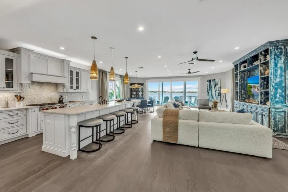 112 11TH STREET S Bradenton Beach, FL 34217