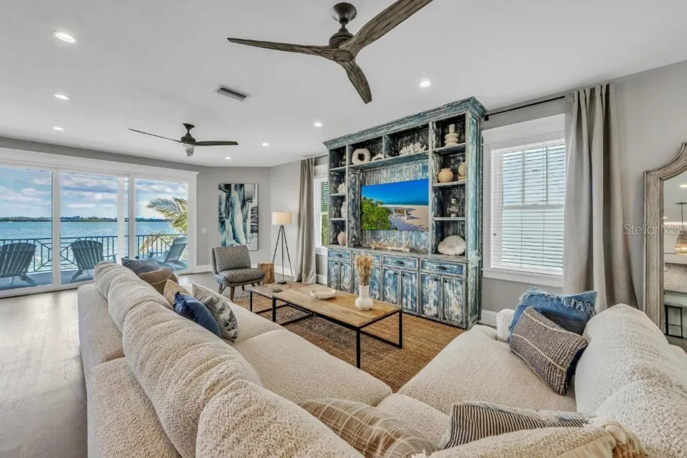 112 11TH STREET S Bradenton Beach, FL 34217