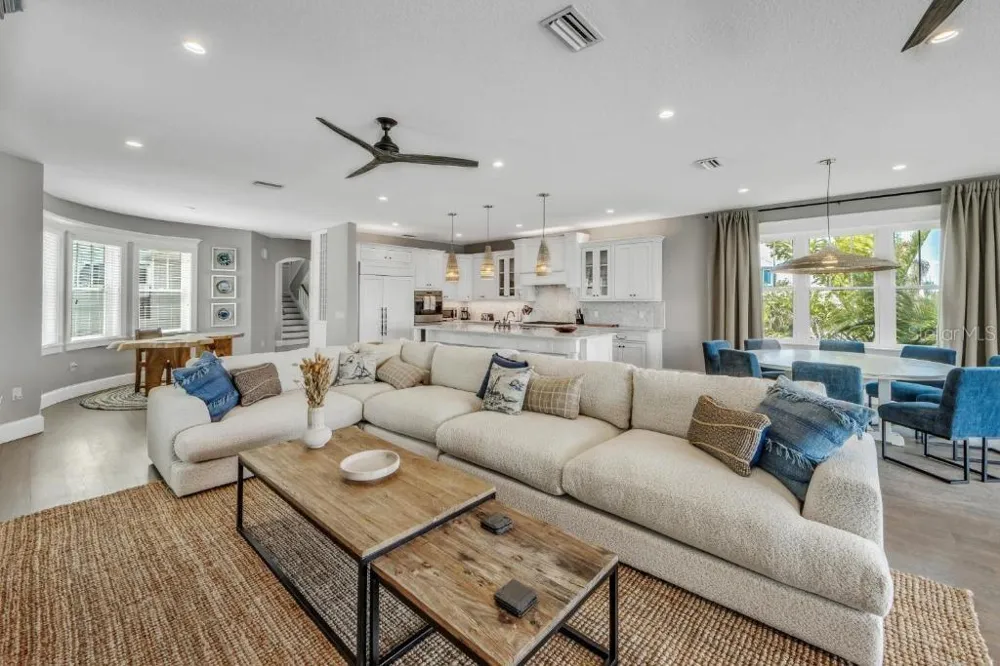 112 11TH STREET S Bradenton Beach, FL 34217
