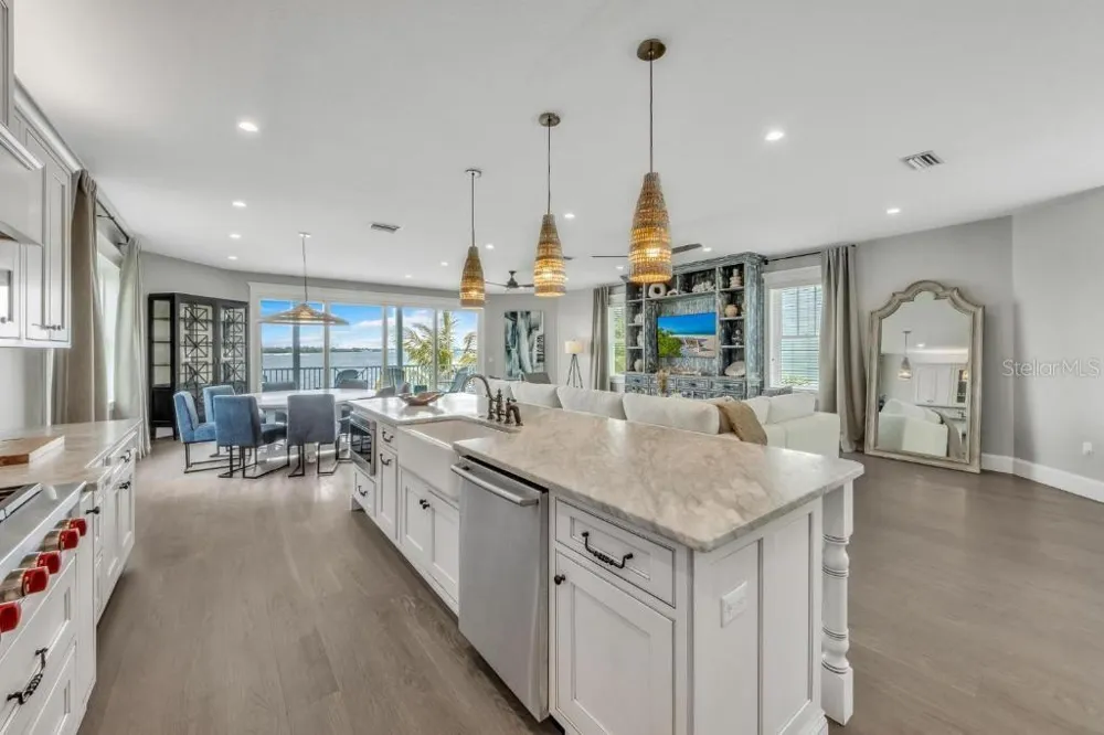 112 11TH STREET S Bradenton Beach, FL 34217