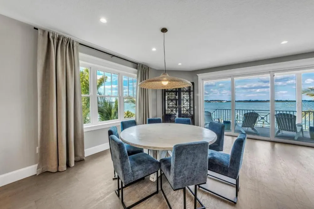 112 11TH STREET S Bradenton Beach, FL 34217