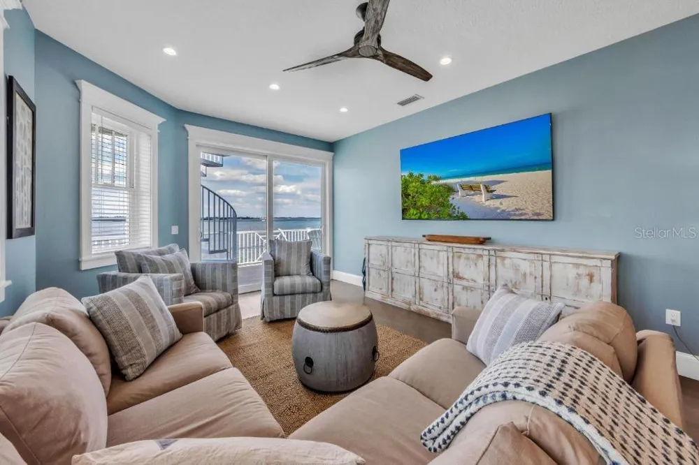 112 11TH STREET S Bradenton Beach, FL 34217